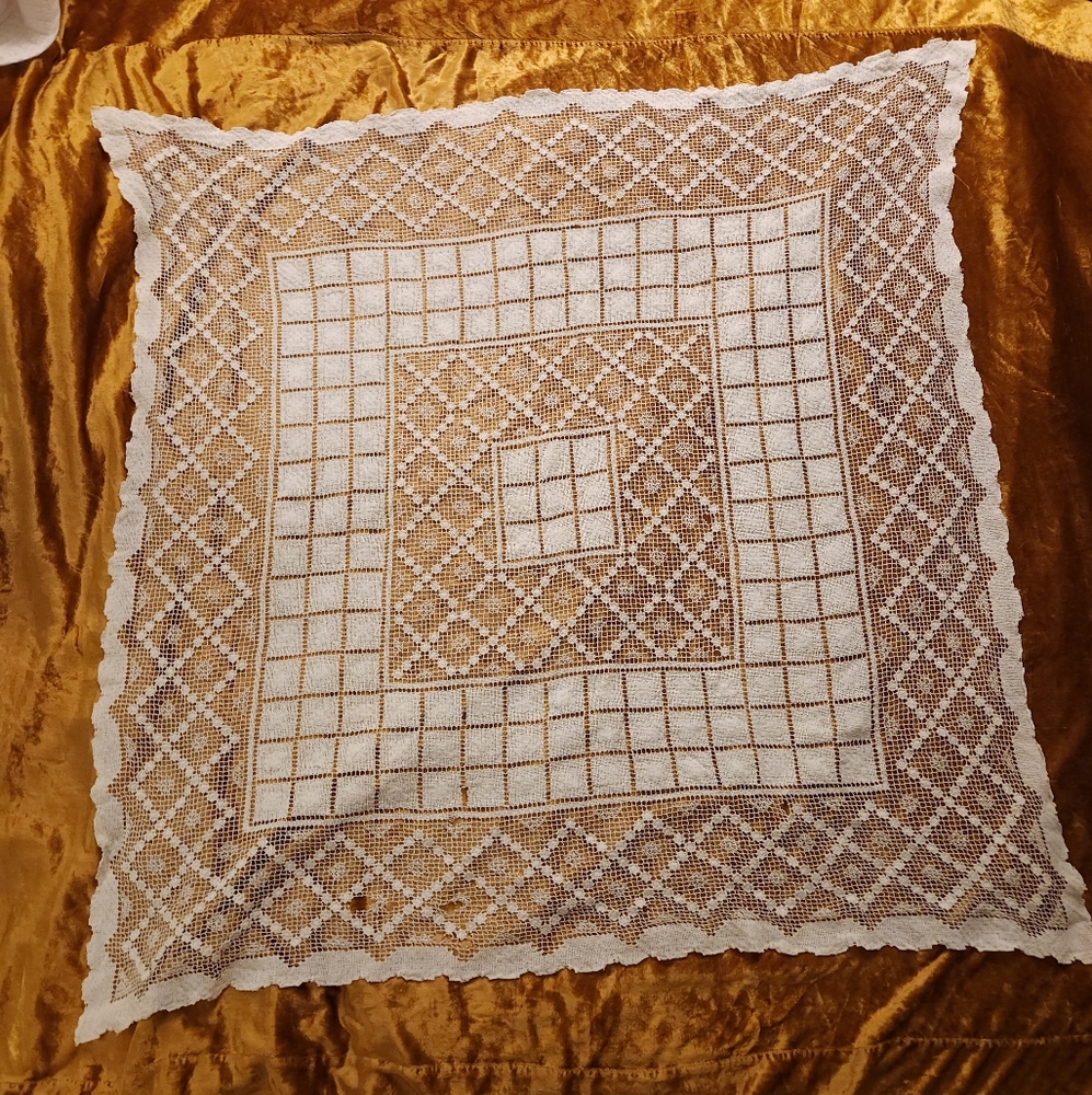 Antique Square LACE TABLECLOTH Filet Lace & Net - Picture 6 of 8